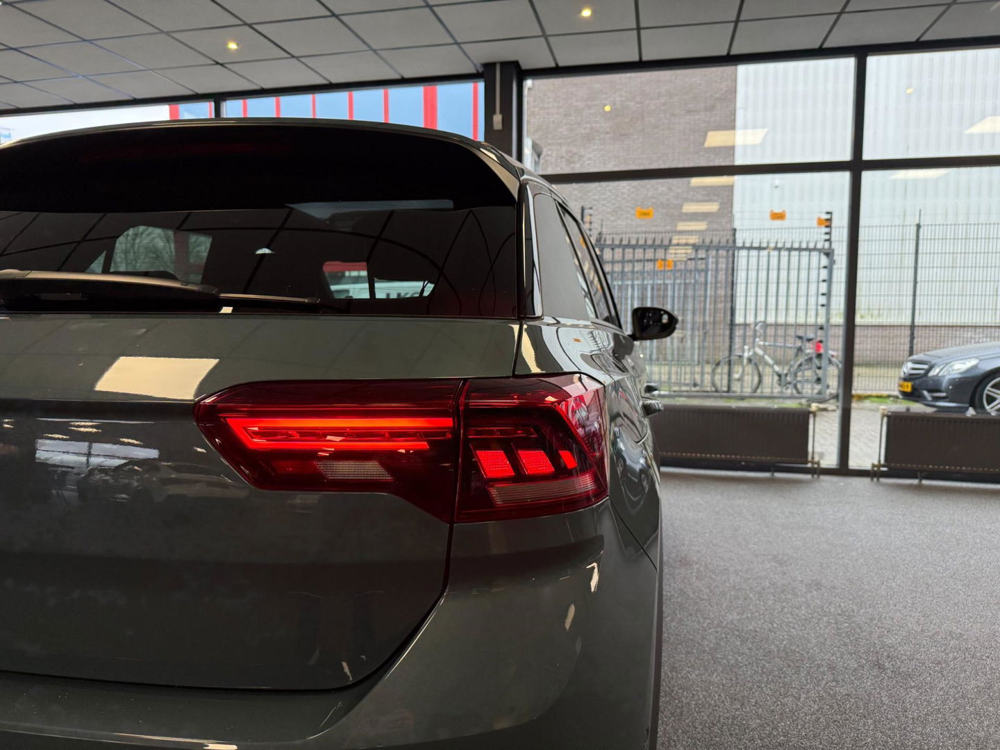 Volkswagen T-Roc 1.5 TSI R-Line I Automaat I PANO I LMV I Volledig dealeronderhouden I 2de eigenaar