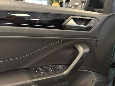 Volkswagen T-Roc 1.5 TSI R-Line I Automaat I PANO I LMV I Volledig dealeronderhouden I 2de eigenaar