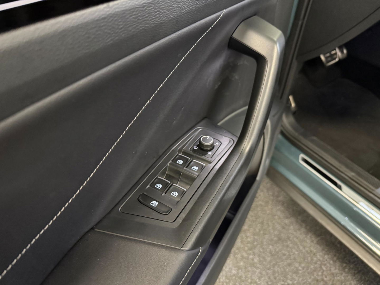 Volkswagen T-Roc 1.5 TSI R-Line I Automaat I PANO I LMV I Volledig dealeronderhouden I 2de eigenaar