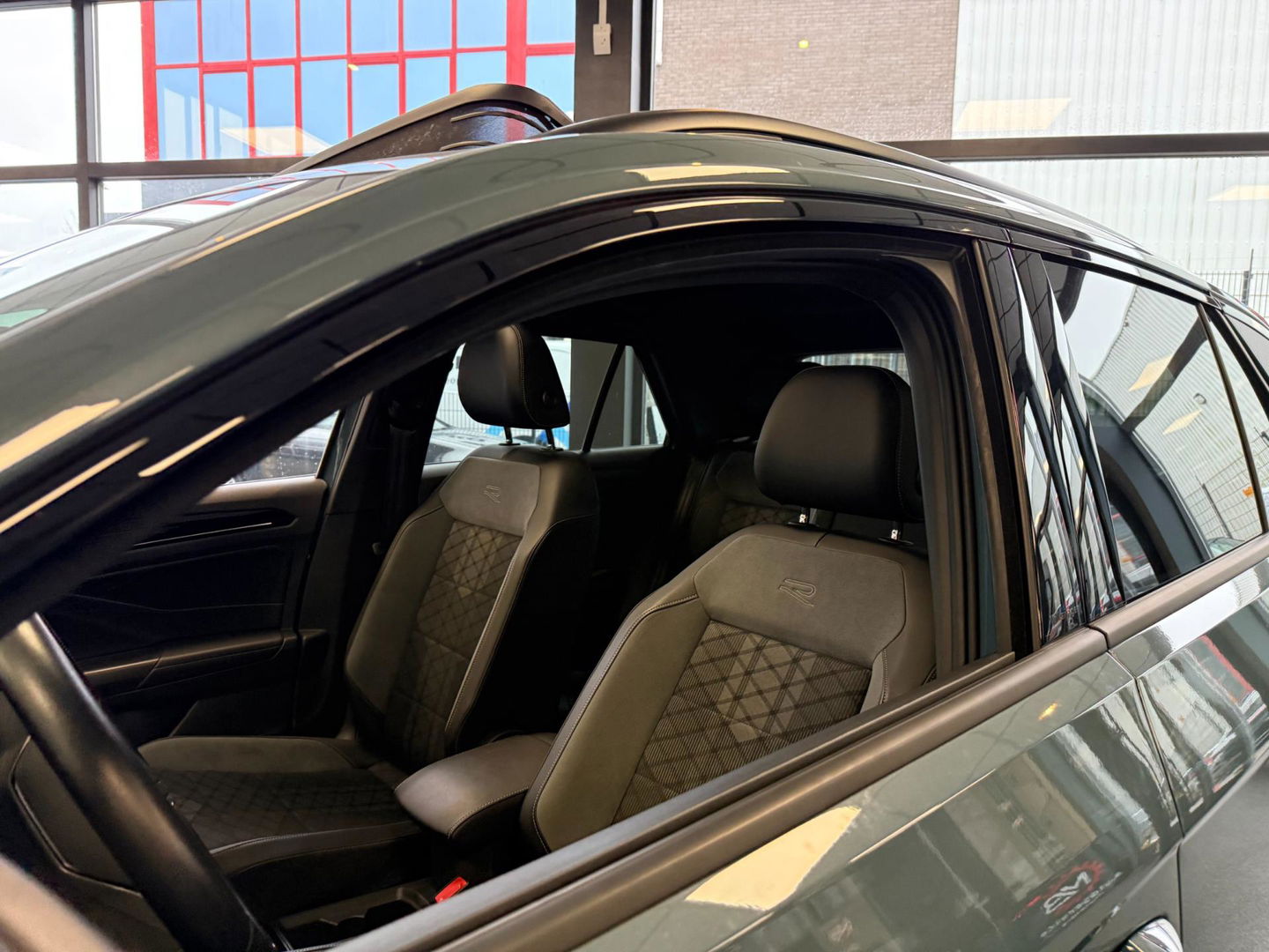 Volkswagen T-Roc 1.5 TSI R-Line I Automaat I PANO I LMV I Volledig dealeronderhouden I 2de eigenaar