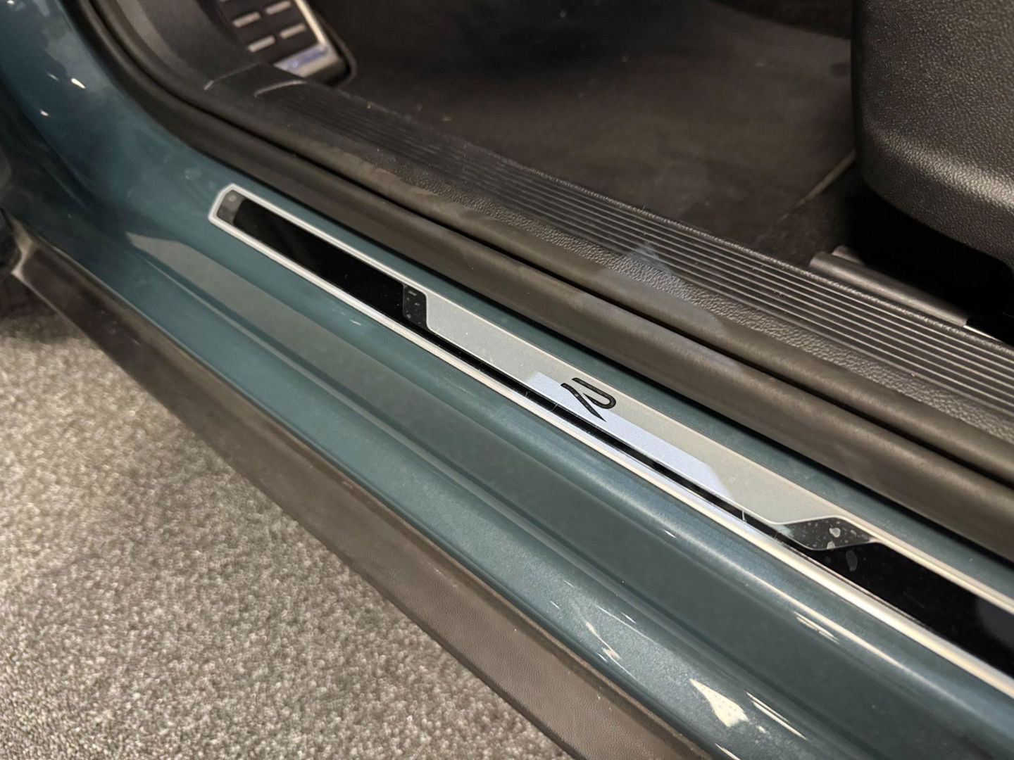 Volkswagen T-Roc 1.5 TSI R-Line I Automaat I PANO I LMV I Volledig dealeronderhouden I 2de eigenaar