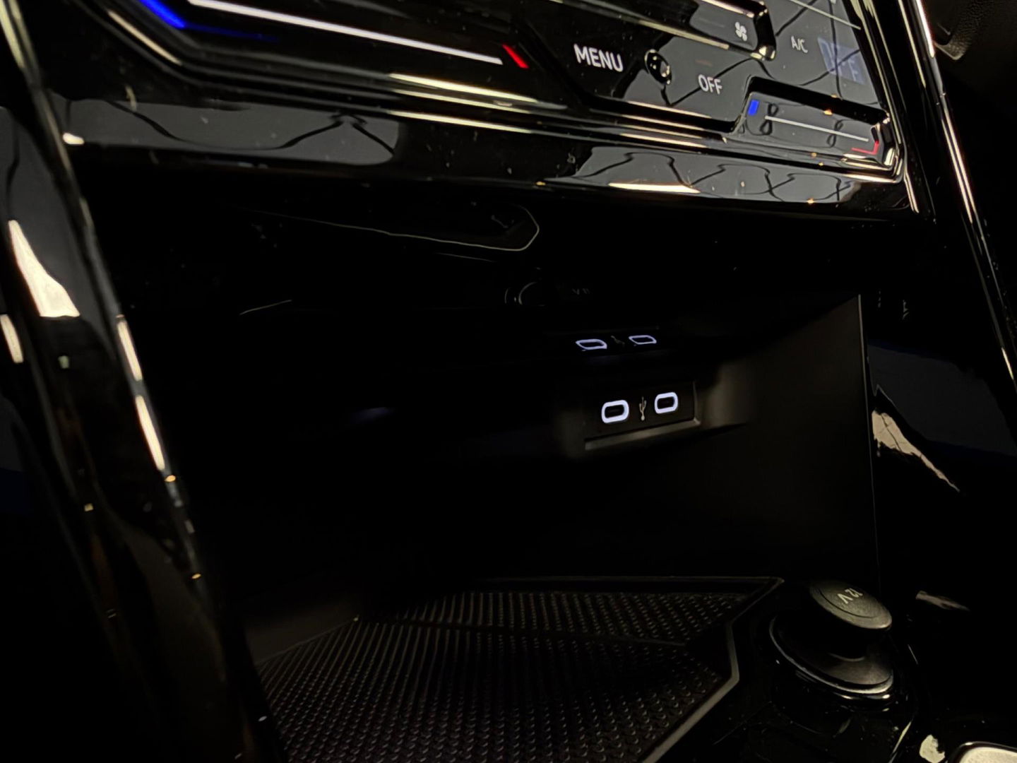 Volkswagen T-Roc 1.5 TSI R-Line I Automaat I PANO I LMV I Volledig dealeronderhouden I 2de eigenaar