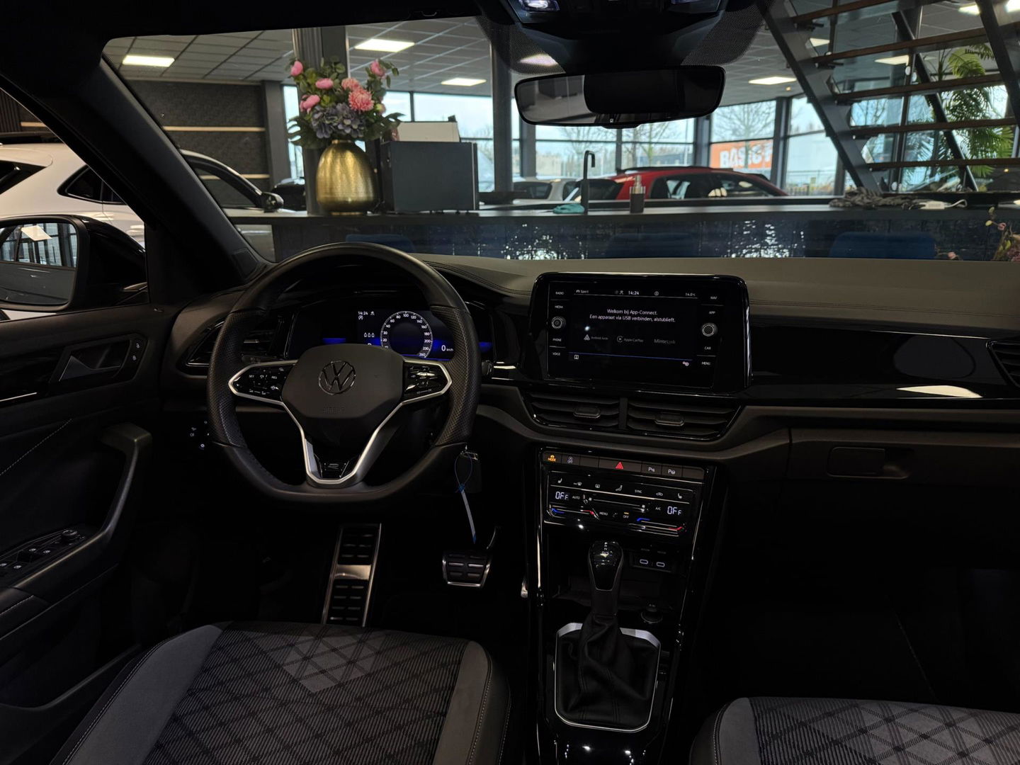 Volkswagen T-Roc 1.5 TSI R-Line I Automaat I PANO I LMV I Volledig dealeronderhouden I 2de eigenaar