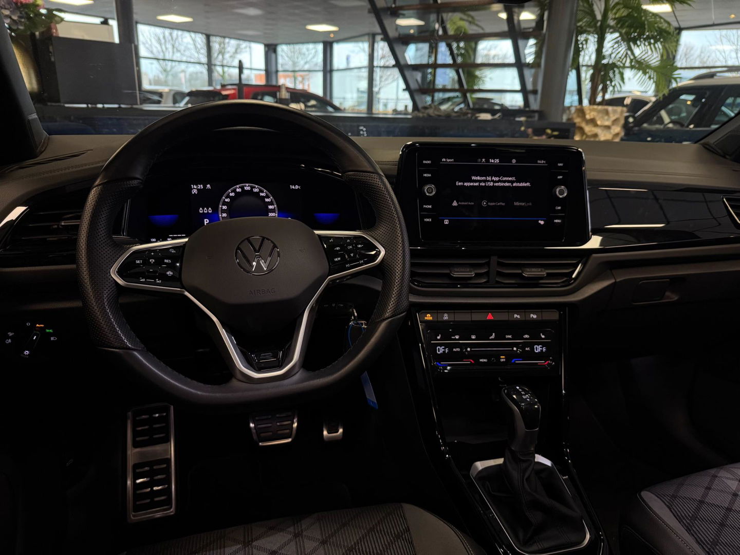 Volkswagen T-Roc 1.5 TSI R-Line I Automaat I PANO I LMV I Volledig dealeronderhouden I 2de eigenaar