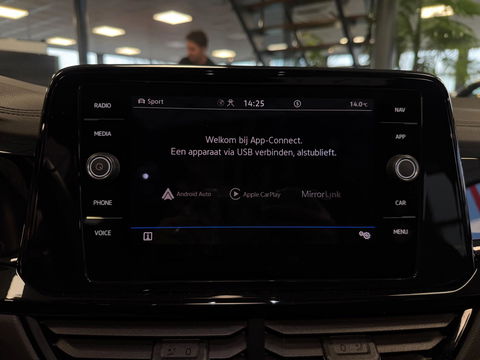 Volkswagen T-Roc 1.5 TSI R-Line I Automaat I PANO I LMV I Volledig dealeronderhouden I 2de eigenaar