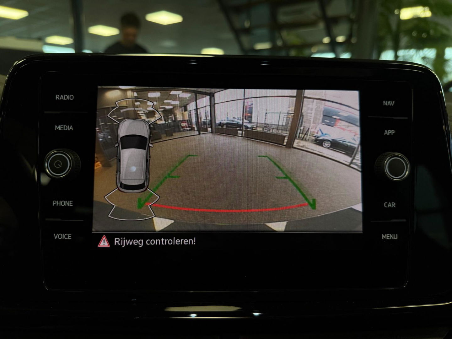 Volkswagen T-Roc 1.5 TSI R-Line I Automaat I PANO I LMV I Volledig dealeronderhouden I 2de eigenaar