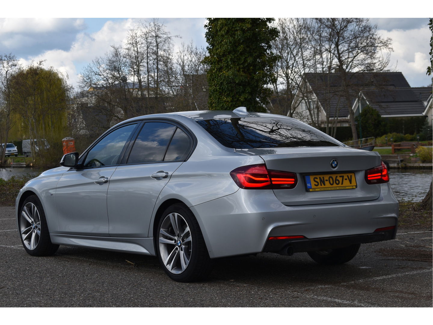 BMW 3 Serie 318i 318 I Edition M Sport Shadow Executive NL-AUTO | OPEN DAK | DIGITALE TELLERS | LEDEREN BEKL | Z+W BANDEN | STOELVERWARMING | NAVI