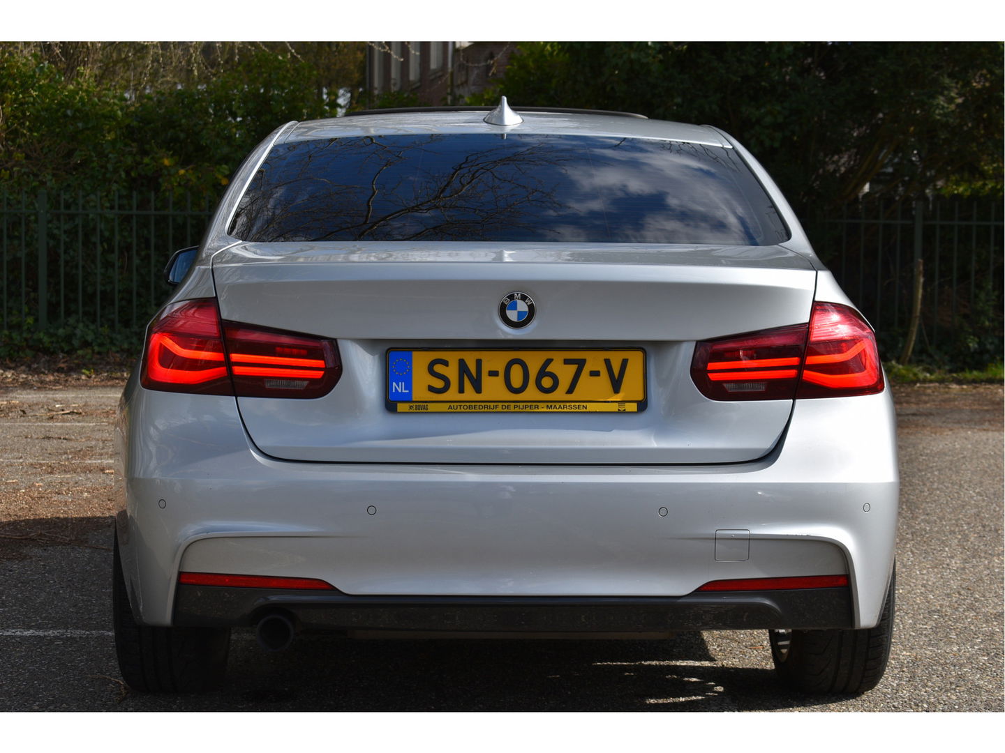BMW 3 Serie 318i 318 I Edition M Sport Shadow Executive NL-AUTO | OPEN DAK | DIGITALE TELLERS | LEDEREN BEKL | Z+W BANDEN | STOELVERWARMING | NAVI