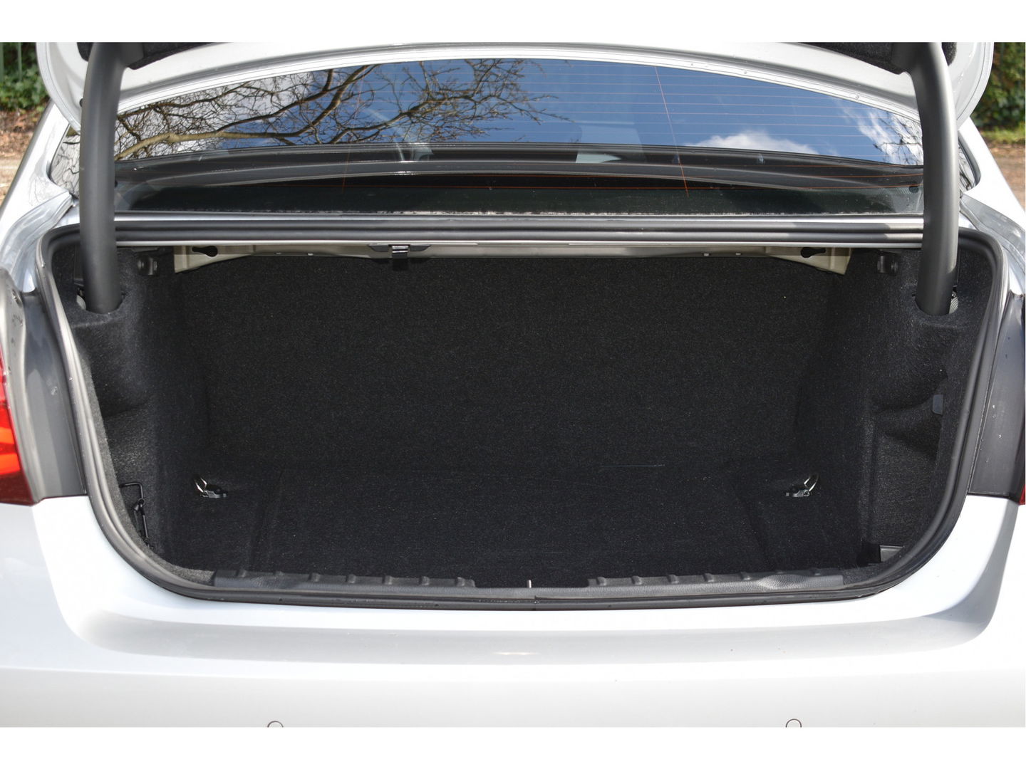 BMW 3 Serie 318i 318 I Edition M Sport Shadow Executive NL-AUTO | OPEN DAK | DIGITALE TELLERS | LEDEREN BEKL | Z+W BANDEN | STOELVERWARMING | NAVI