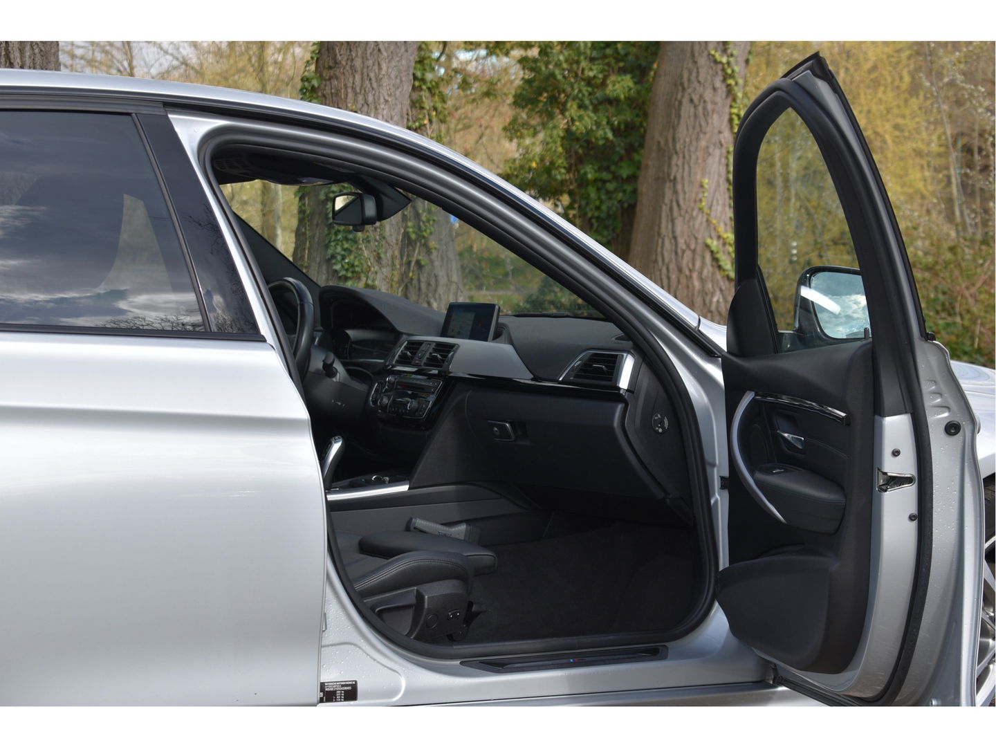 BMW 3 Serie 318i 318 I Edition M Sport Shadow Executive NL-AUTO | OPEN DAK | DIGITALE TELLERS | LEDEREN BEKL | Z+W BANDEN | STOELVERWARMING | NAVI