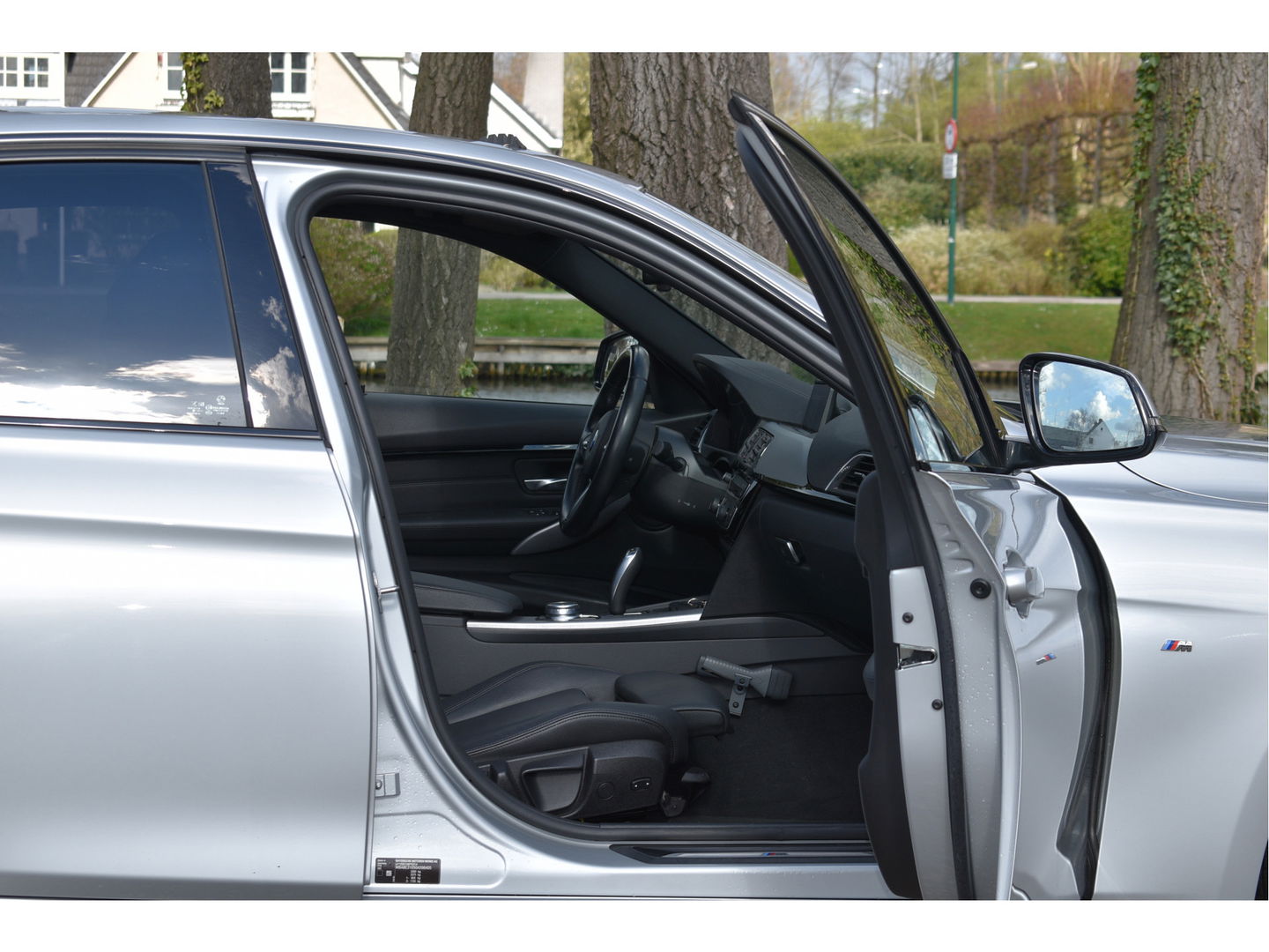 BMW 3 Serie 318i 318 I Edition M Sport Shadow Executive NL-AUTO | OPEN DAK | DIGITALE TELLERS | LEDEREN BEKL | Z+W BANDEN | STOELVERWARMING | NAVI