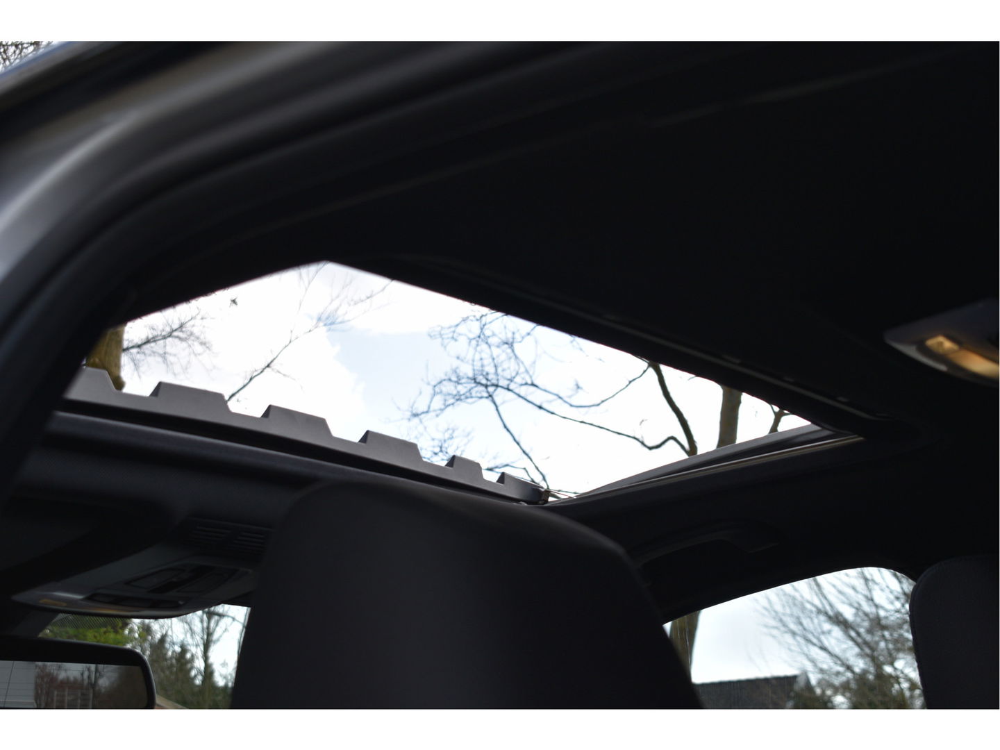 BMW 3 Serie 318i 318 I Edition M Sport Shadow Executive NL-AUTO | OPEN DAK | DIGITALE TELLERS | LEDEREN BEKL | Z+W BANDEN | STOELVERWARMING | NAVI