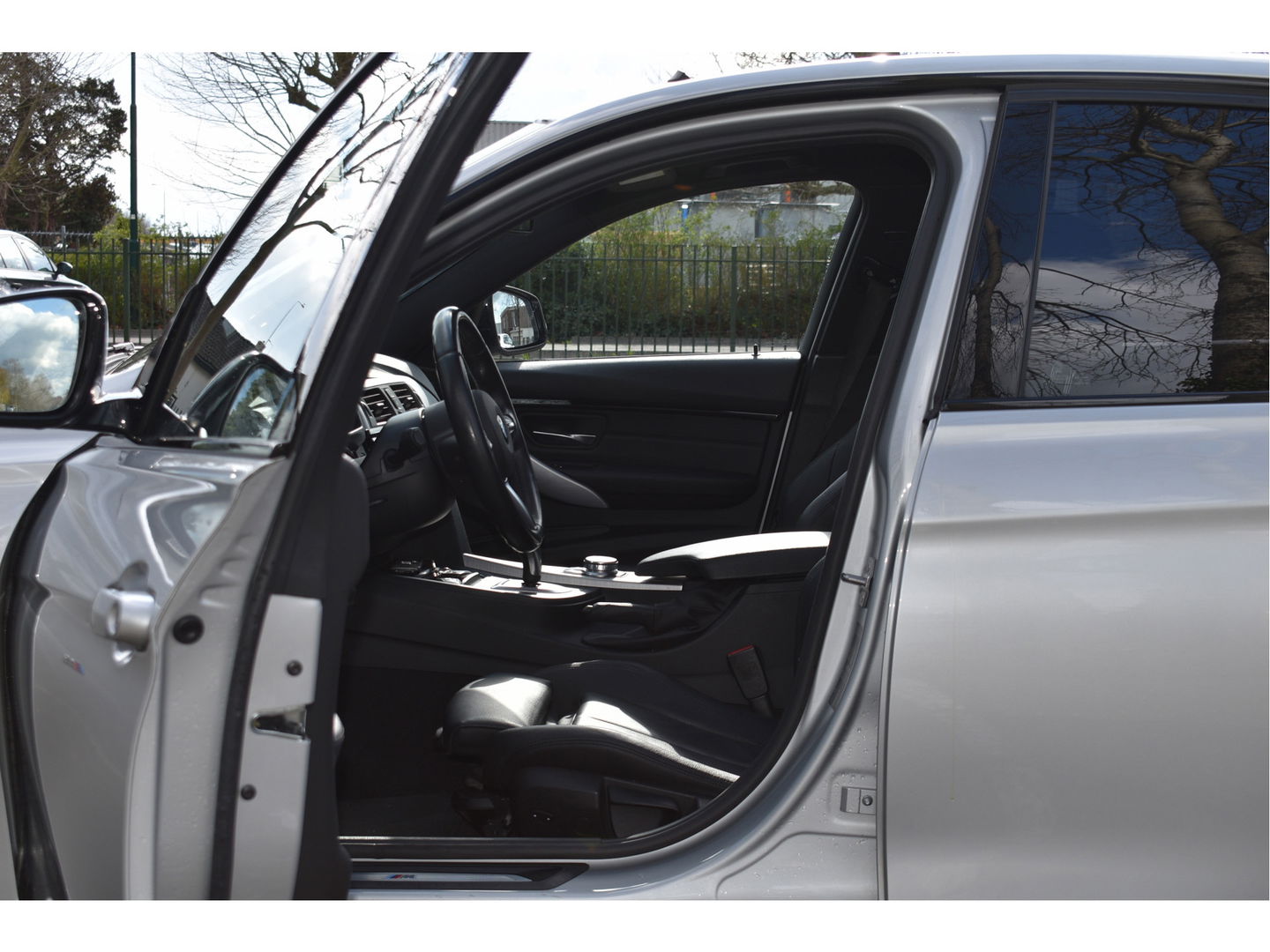 BMW 3 Serie 318i 318 I Edition M Sport Shadow Executive NL-AUTO | OPEN DAK | DIGITALE TELLERS | LEDEREN BEKL | Z+W BANDEN | STOELVERWARMING | NAVI