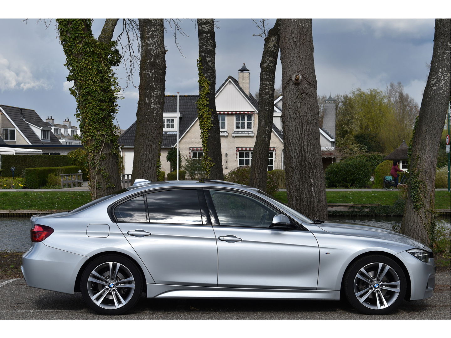 BMW 3 Serie 318i 318 I Edition M Sport Shadow Executive NL-AUTO | OPEN DAK | DIGITALE TELLERS | LEDEREN BEKL | Z+W BANDEN | STOELVERWARMING | NAVI
