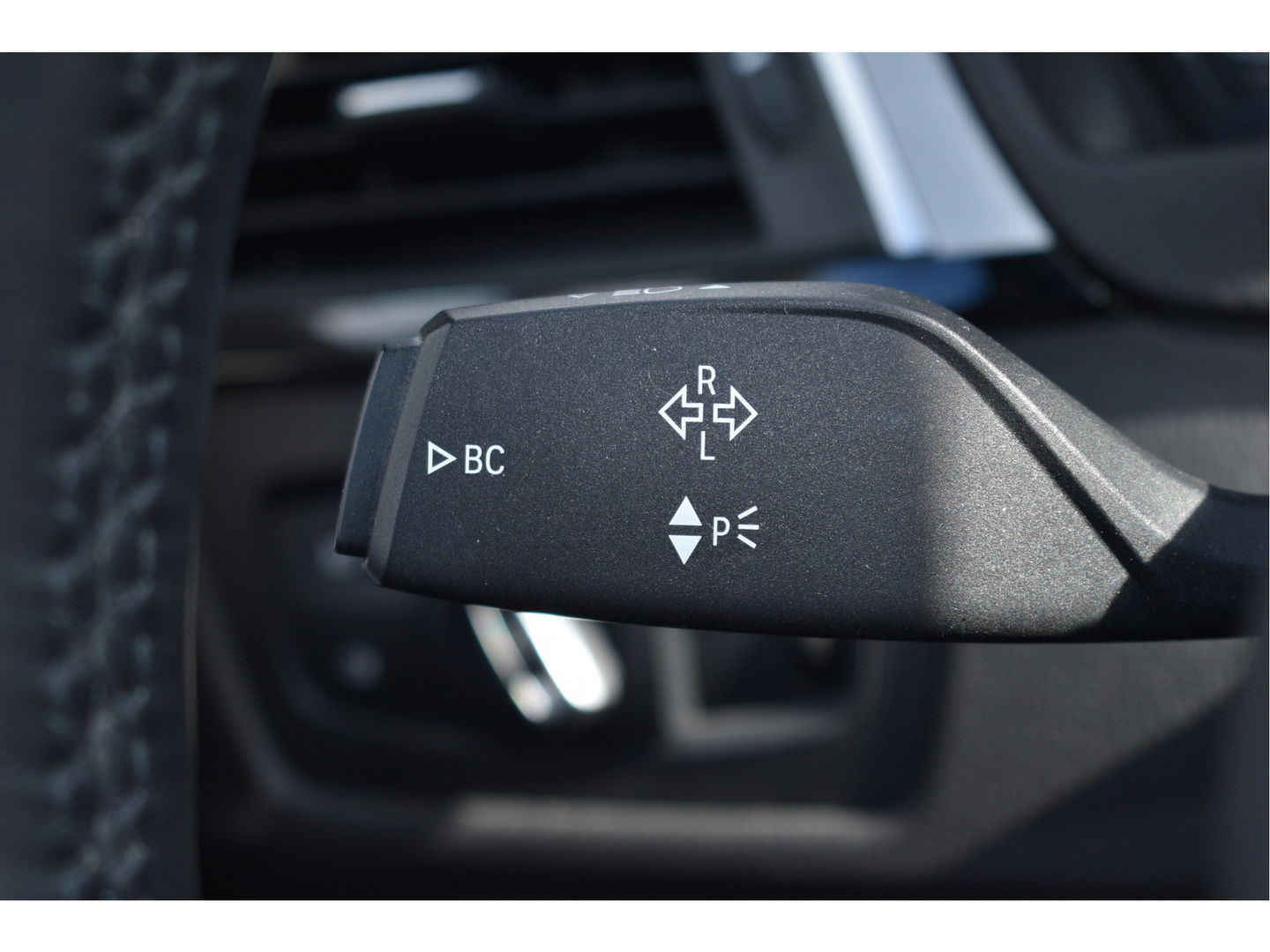 BMW 3 Serie 318i 318 I Edition M Sport Shadow Executive NL-AUTO | OPEN DAK | DIGITALE TELLERS | LEDEREN BEKL | Z+W BANDEN | STOELVERWARMING | NAVI