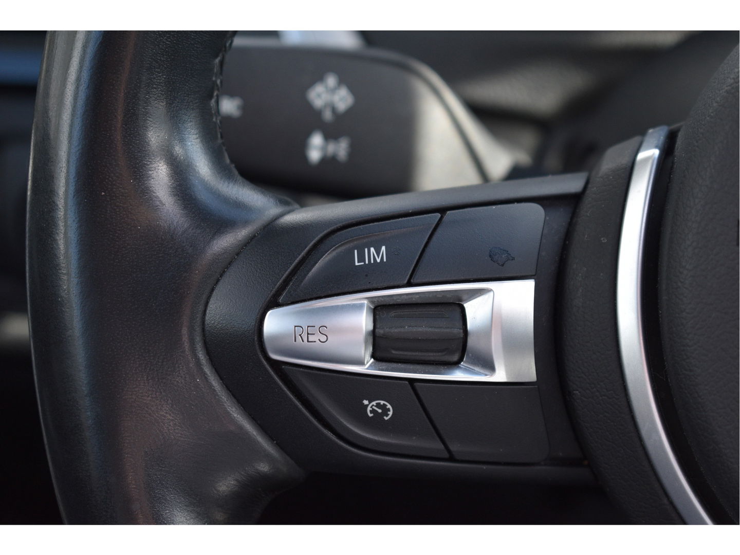 BMW 3 Serie 318i 318 I Edition M Sport Shadow Executive NL-AUTO | OPEN DAK | DIGITALE TELLERS | LEDEREN BEKL | Z+W BANDEN | STOELVERWARMING | NAVI