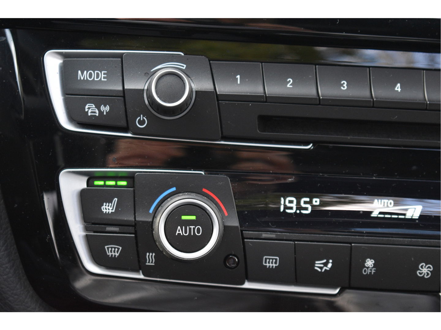 BMW 3 Serie 318i 318 I Edition M Sport Shadow Executive NL-AUTO | OPEN DAK | DIGITALE TELLERS | LEDEREN BEKL | Z+W BANDEN | STOELVERWARMING | NAVI