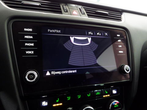Škoda Octavia Combi 1.0 TSI Greentech Ambition Business "Origineel NL!" Automaat! Apple-carplay Stoelverwarming Full-LED Navigatie