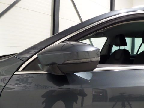 Škoda Octavia Combi 1.0 TSI Greentech Ambition Business "Origineel NL!" Automaat! Apple-carplay Stoelverwarming Full-LED Navigatie