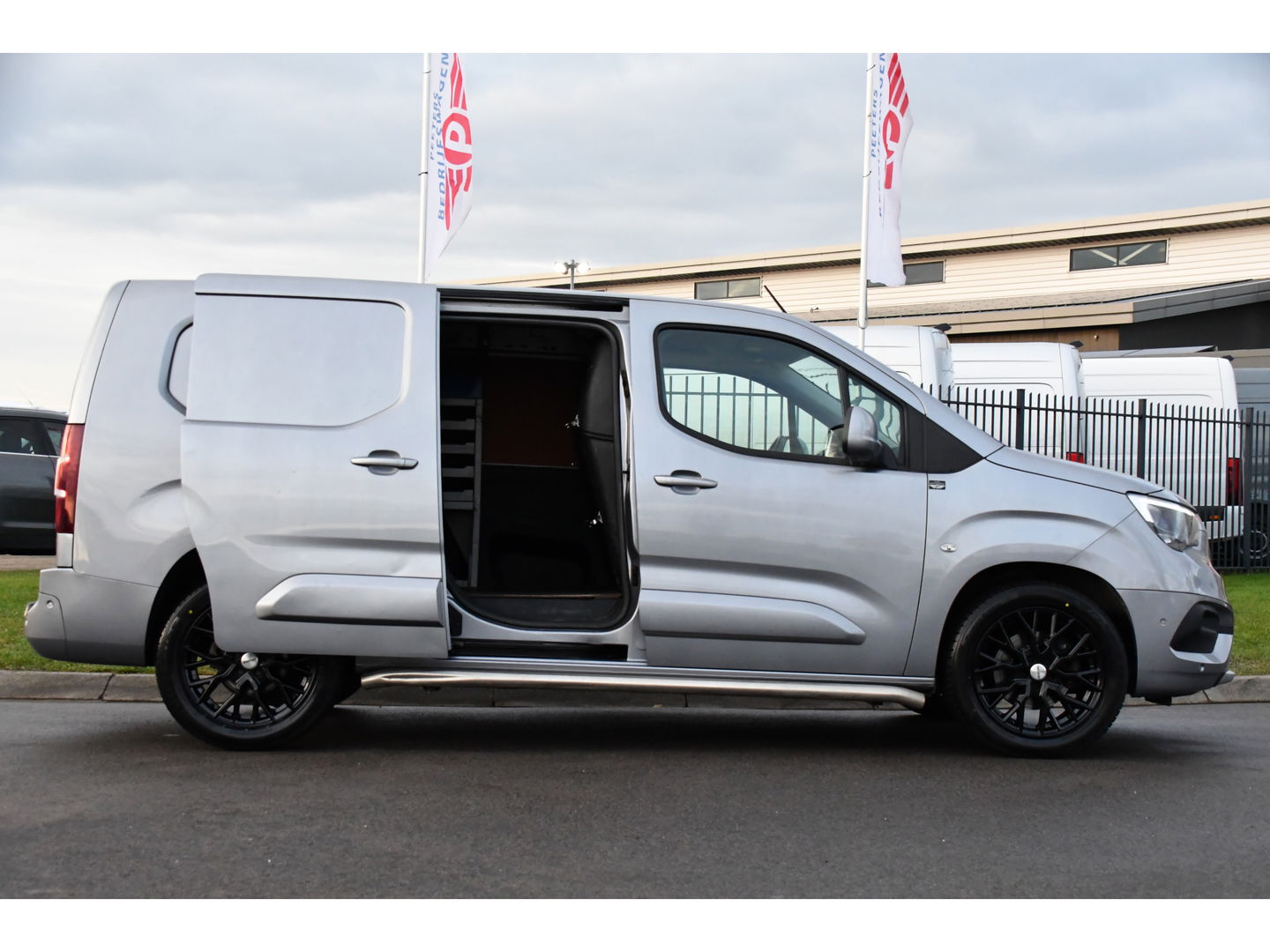Opel Combo 1.5D L2H1PB Edition Camera, Cruise, Carplay, LED, 130pk, Automaat, Keyless, Multimedia, Uniek!