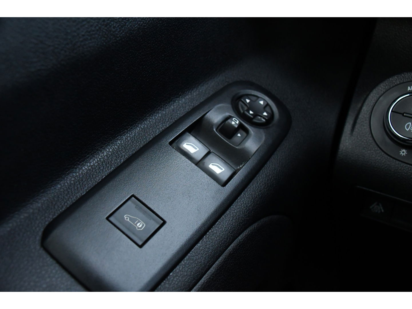 Opel Combo 1.5D L2H1PB Edition Camera, Cruise, Carplay, LED, 130pk, Automaat, Keyless, Multimedia, Uniek!