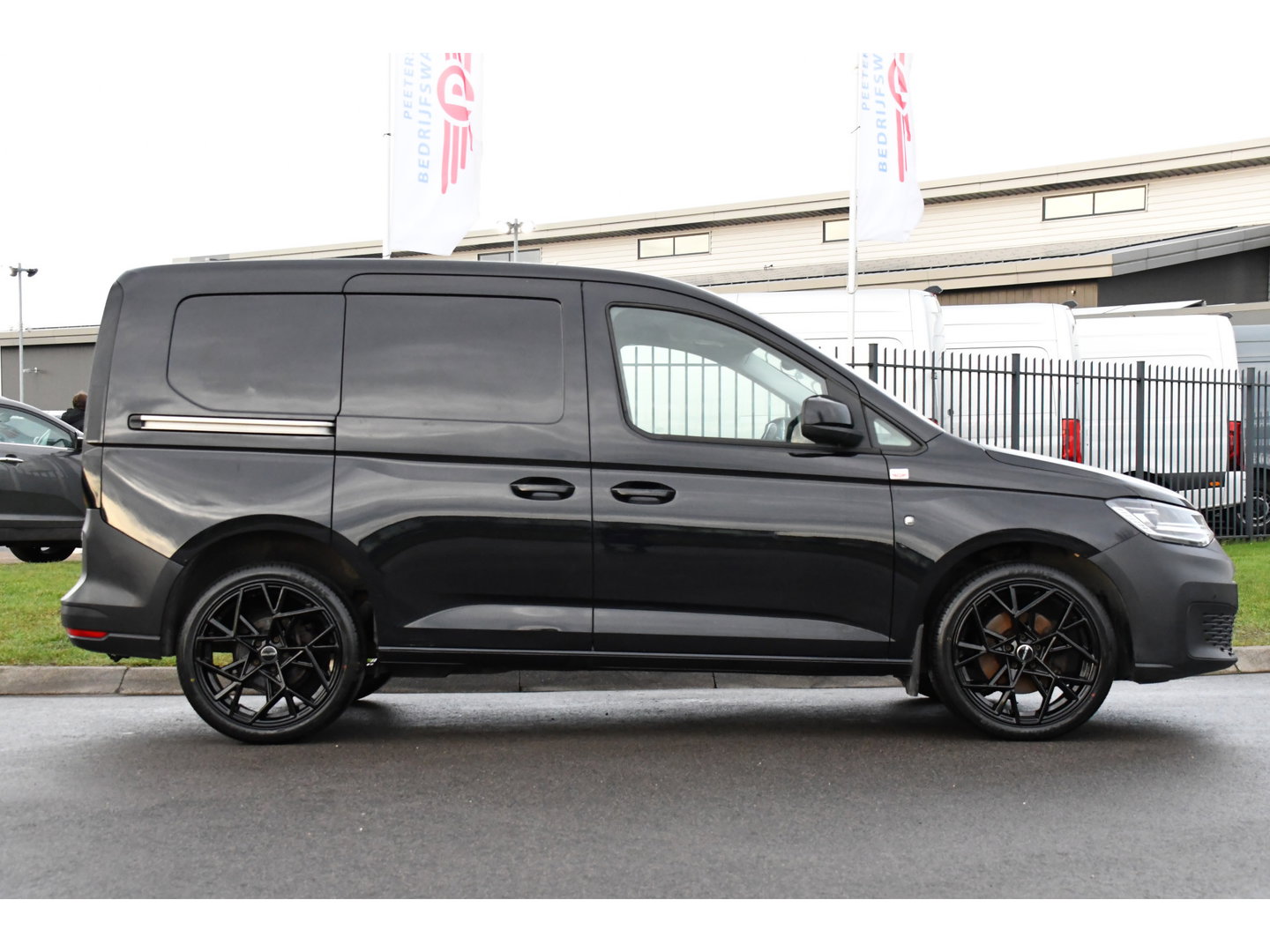 Volkswagen Caddy Cargo 2.0 TDI Black Edition Cruise, Camera, Carplay, LED, NAVI, Automaat, Klep, 122pk, Stoelverwarming, Uniek!