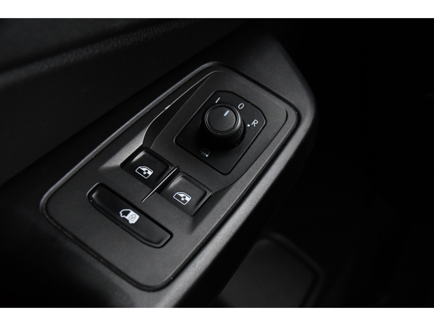 Volkswagen Caddy Cargo 2.0 TDI Black Edition Cruise, Camera, Carplay, LED, NAVI, Automaat, Klep, 122pk, Stoelverwarming, Uniek!