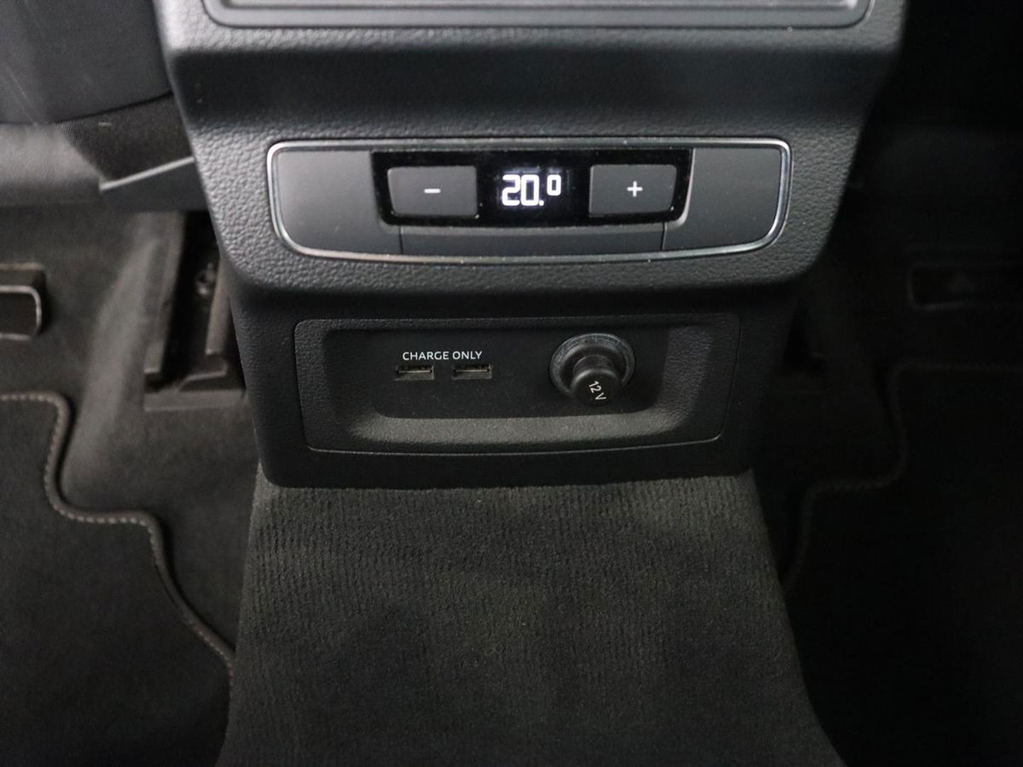 Audi Q5 55 TFSIe quattro S edition | Panoramadak | Carplay | Stoelverwarming | Trekhaak | Adaptive cruise | 20'' | Leder/Alcantara | Camera | Navigatie | DAB | Virtual Cockpit | Full LED | S Line | PHEV | Plug In