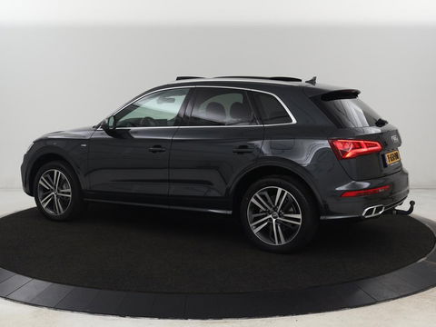 Audi Q5 55 TFSIe quattro S edition | Panoramadak | Carplay | Stoelverwarming | Trekhaak | Adaptive cruise | 20'' | Leder/Alcantara | Camera | Navigatie | DAB | Virtual Cockpit | Full LED | S Line | PHEV | Plug In