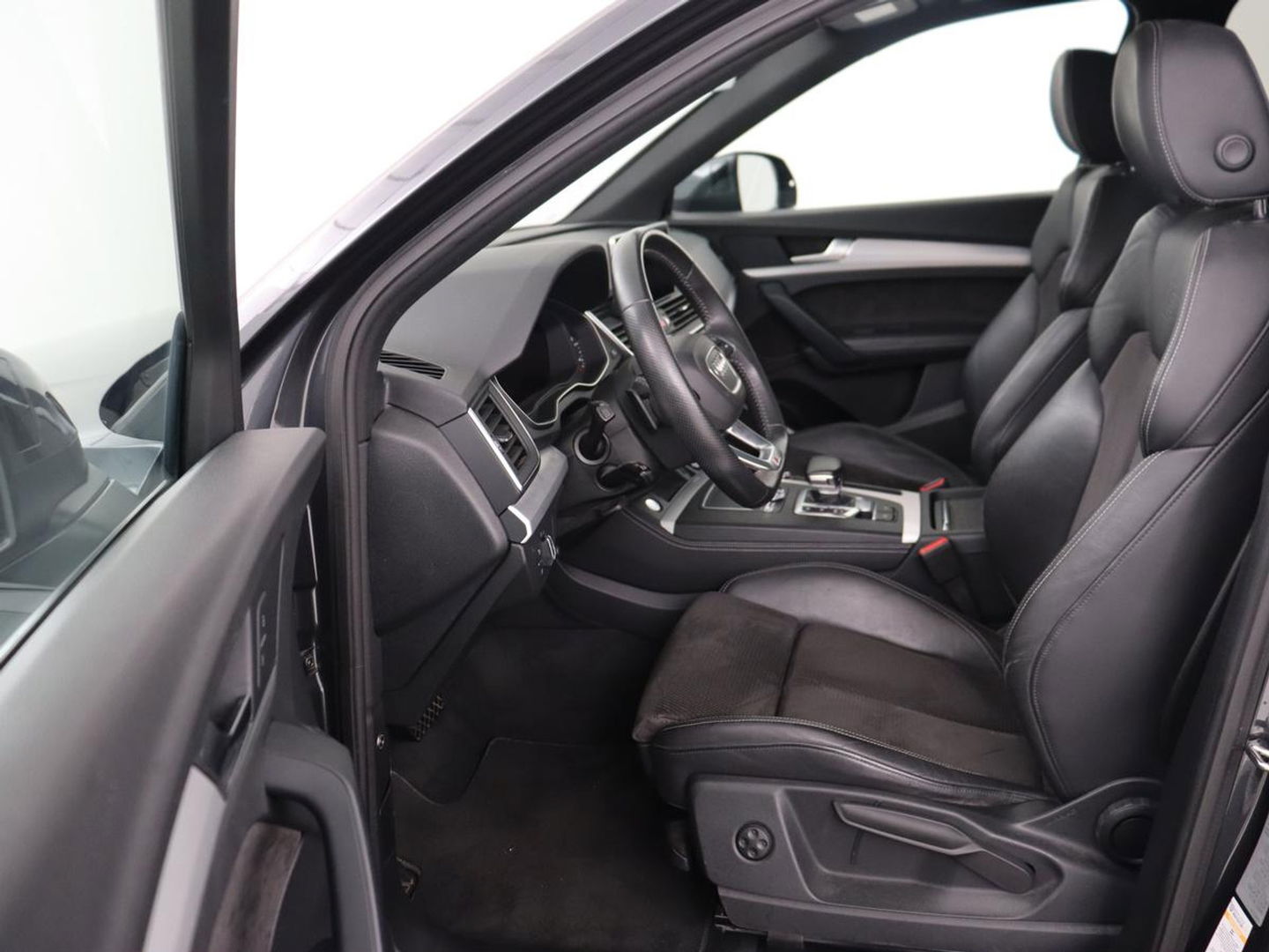 Audi Q5 55 TFSIe quattro S edition | Panoramadak | Carplay | Stoelverwarming | Trekhaak | Adaptive cruise | 20'' | Leder/Alcantara | Camera | Navigatie | DAB | Virtual Cockpit | Full LED | S Line | PHEV | Plug In