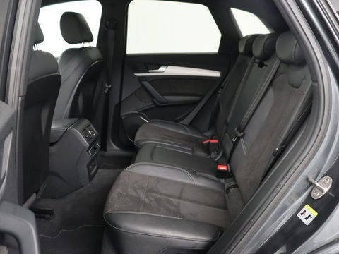 Audi Q5 55 TFSIe quattro S edition | Panoramadak | Carplay | Stoelverwarming | Trekhaak | Adaptive cruise | 20'' | Leder/Alcantara | Camera | Navigatie | DAB | Virtual Cockpit | Full LED | S Line | PHEV | Plug In