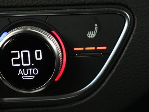 Audi Q5 55 TFSIe quattro S edition | Panoramadak | Carplay | Stoelverwarming | Trekhaak | Adaptive cruise | 20'' | Leder/Alcantara | Camera | Navigatie | DAB | Virtual Cockpit | Full LED | S Line | PHEV | Plug In