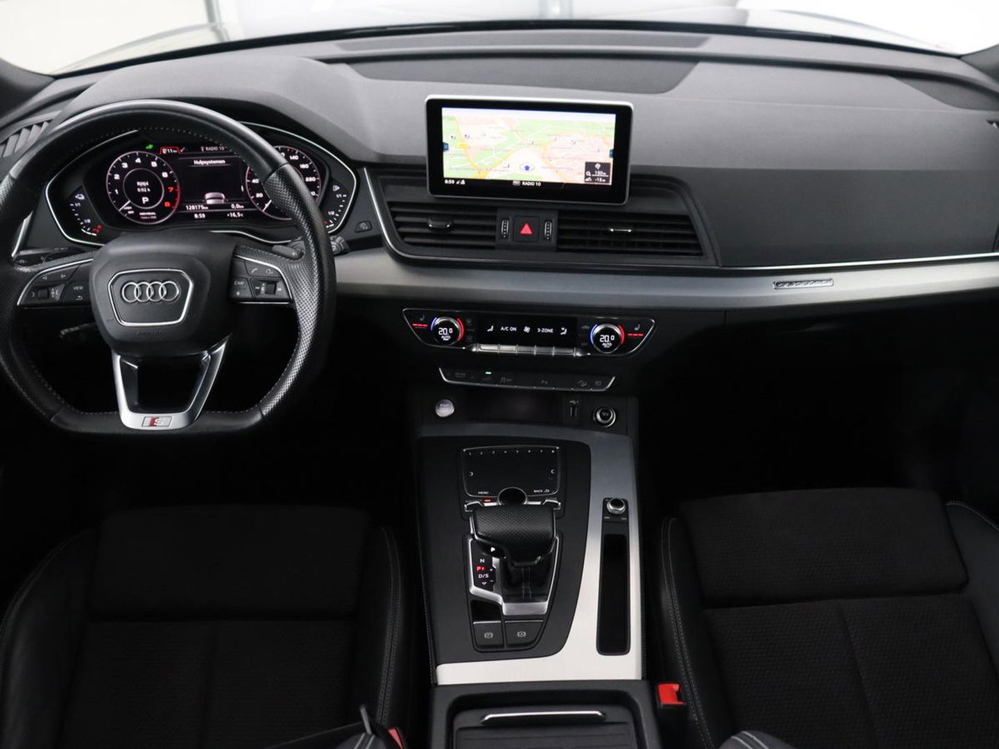 Audi Q5 55 TFSIe quattro S edition | Panoramadak | Carplay | Stoelverwarming | Trekhaak | Adaptive cruise | 20'' | Leder/Alcantara | Camera | Navigatie | DAB | Virtual Cockpit | Full LED | S Line | PHEV | Plug In