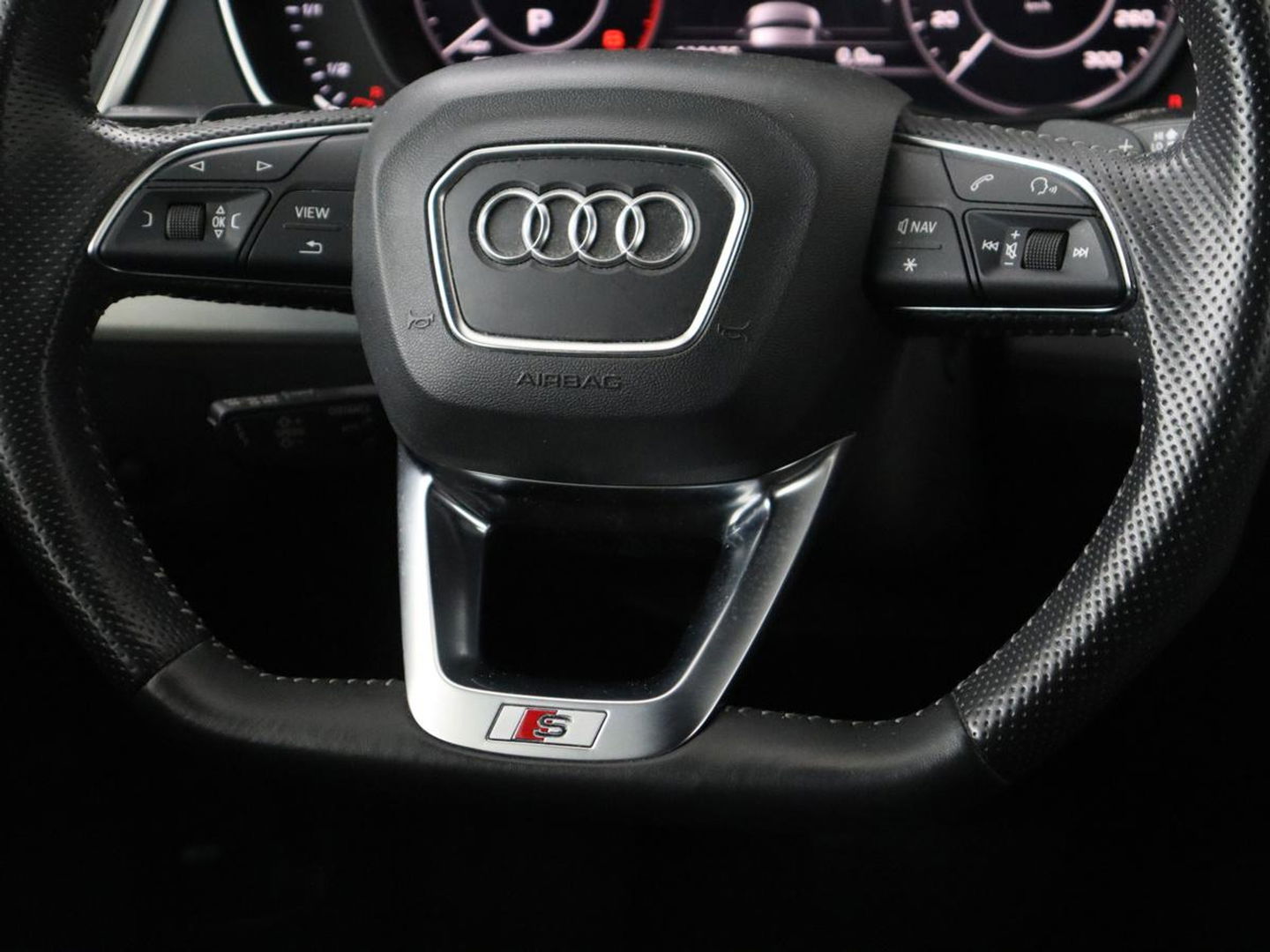 Audi Q5 55 TFSIe quattro S edition | Panoramadak | Carplay | Stoelverwarming | Trekhaak | Adaptive cruise | 20'' | Leder/Alcantara | Camera | Navigatie | DAB | Virtual Cockpit | Full LED | S Line | PHEV | Plug In