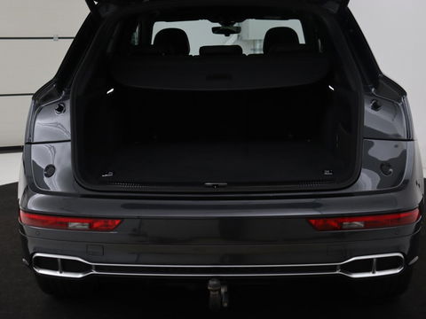 Audi Q5 55 TFSIe quattro S edition | Panoramadak | Carplay | Stoelverwarming | Trekhaak | Adaptive cruise | 20'' | Leder/Alcantara | Camera | Navigatie | DAB | Virtual Cockpit | Full LED | S Line | PHEV | Plug In