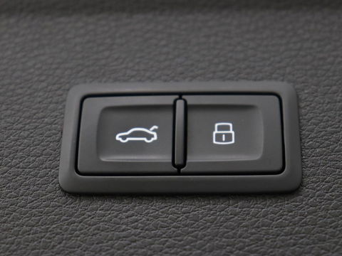 Audi Q5 55 TFSIe quattro S edition | Panoramadak | Carplay | Stoelverwarming | Trekhaak | Adaptive cruise | 20'' | Leder/Alcantara | Camera | Navigatie | DAB | Virtual Cockpit | Full LED | S Line | PHEV | Plug In