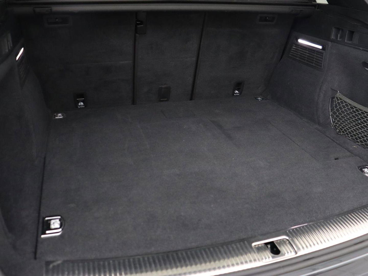 Audi Q5 55 TFSIe quattro S edition | Panoramadak | Carplay | Stoelverwarming | Trekhaak | Adaptive cruise | 20'' | Leder/Alcantara | Camera | Navigatie | DAB | Virtual Cockpit | Full LED | S Line | PHEV | Plug In