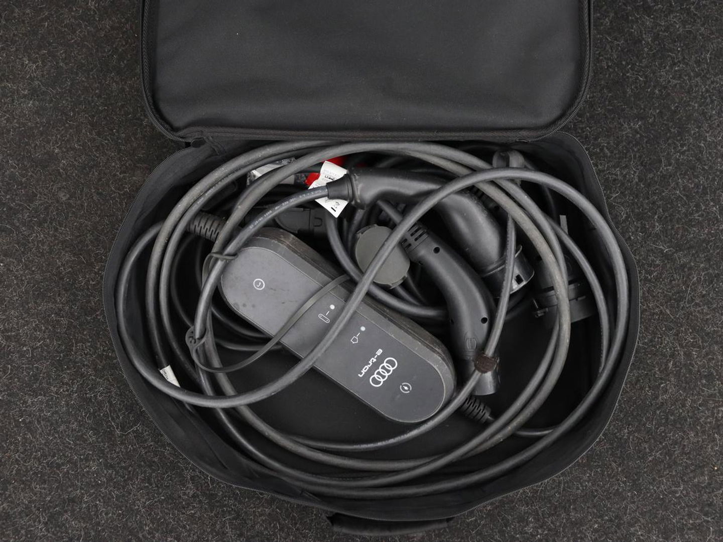 Audi Q5 55 TFSIe quattro S edition | Panoramadak | Carplay | Stoelverwarming | Trekhaak | Adaptive cruise | 20'' | Leder/Alcantara | Camera | Navigatie | DAB | Virtual Cockpit | Full LED | S Line | PHEV | Plug In