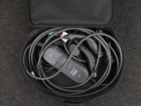 Audi Q5 55 TFSIe quattro S edition | Panoramadak | Carplay | Stoelverwarming | Trekhaak | Adaptive cruise | 20'' | Leder/Alcantara | Camera | Navigatie | DAB | Virtual Cockpit | Full LED | S Line | PHEV | Plug In