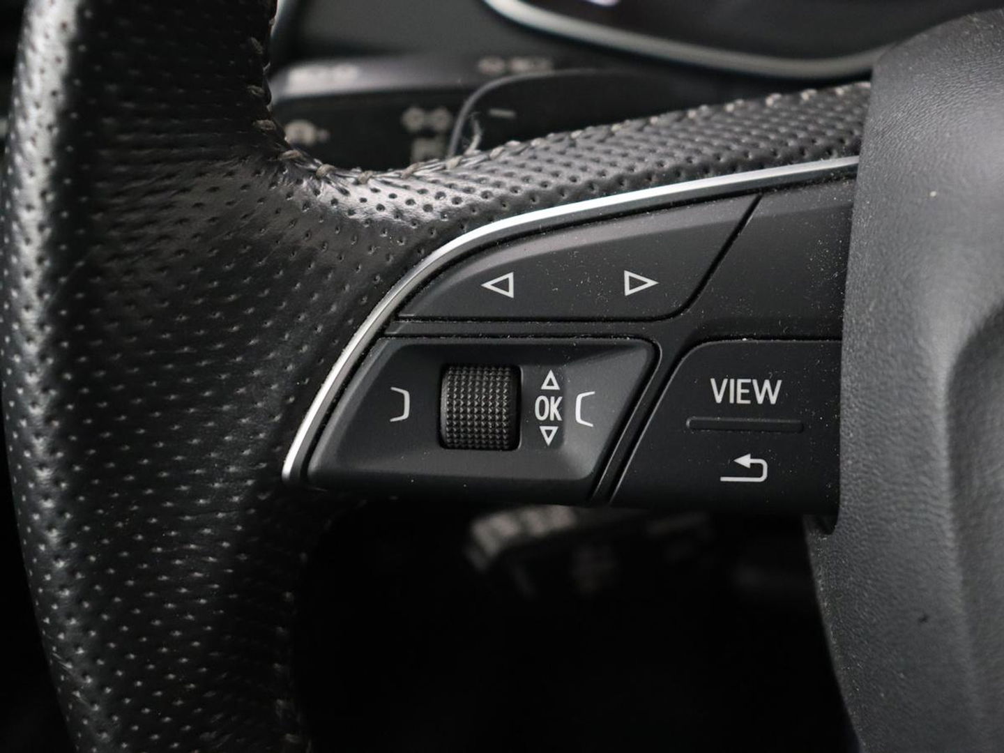 Audi Q5 55 TFSIe quattro S edition | Panoramadak | Carplay | Stoelverwarming | Trekhaak | Adaptive cruise | 20'' | Leder/Alcantara | Camera | Navigatie | DAB | Virtual Cockpit | Full LED | S Line | PHEV | Plug In