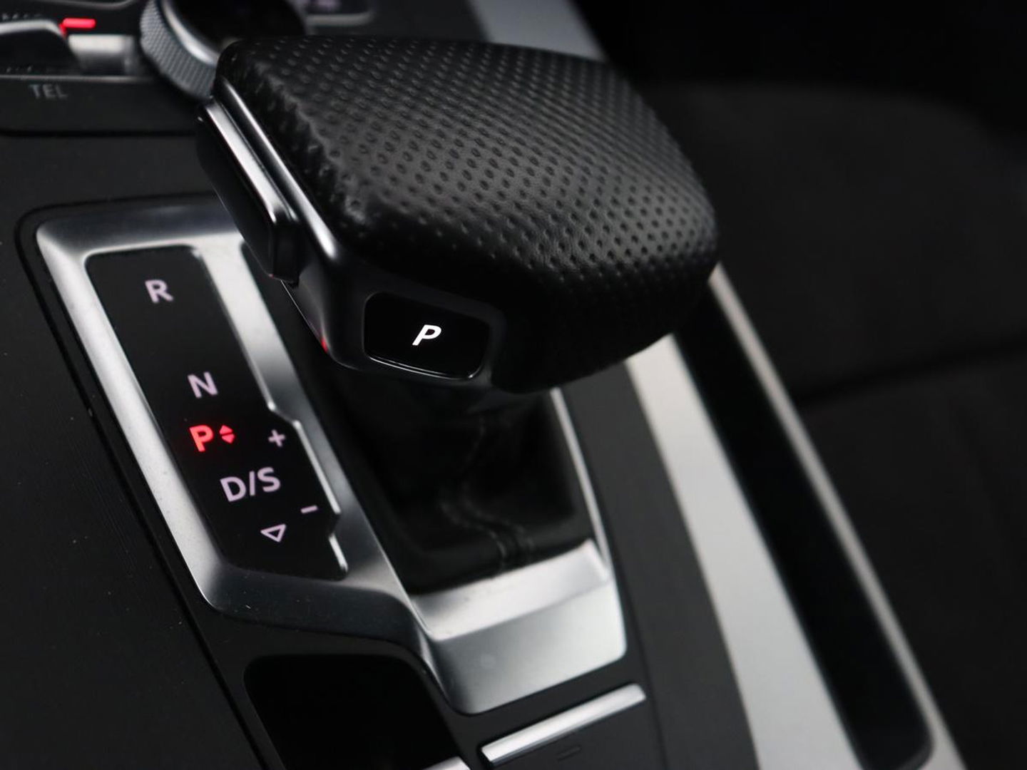 Audi Q5 55 TFSIe quattro S edition | Panoramadak | Carplay | Stoelverwarming | Trekhaak | Adaptive cruise | 20'' | Leder/Alcantara | Camera | Navigatie | DAB | Virtual Cockpit | Full LED | S Line | PHEV | Plug In