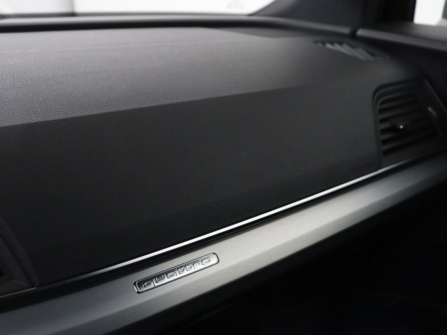 Audi Q5 55 TFSIe quattro S edition | Panoramadak | Carplay | Stoelverwarming | Trekhaak | Adaptive cruise | 20'' | Leder/Alcantara | Camera | Navigatie | DAB | Virtual Cockpit | Full LED | S Line | PHEV | Plug In