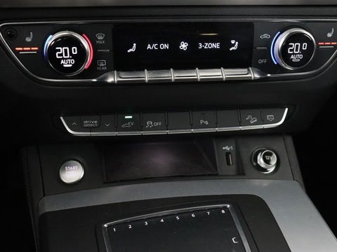Audi Q5 55 TFSIe quattro S edition | Panoramadak | Carplay | Stoelverwarming | Trekhaak | Adaptive cruise | 20'' | Leder/Alcantara | Camera | Navigatie | DAB | Virtual Cockpit | Full LED | S Line | PHEV | Plug In