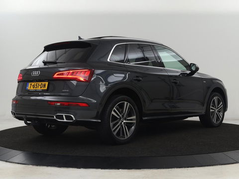 Audi Q5 55 TFSIe quattro S edition | Panoramadak | Carplay | Stoelverwarming | Trekhaak | Adaptive cruise | 20'' | Leder/Alcantara | Camera | Navigatie | DAB | Virtual Cockpit | Full LED | S Line | PHEV | Plug In
