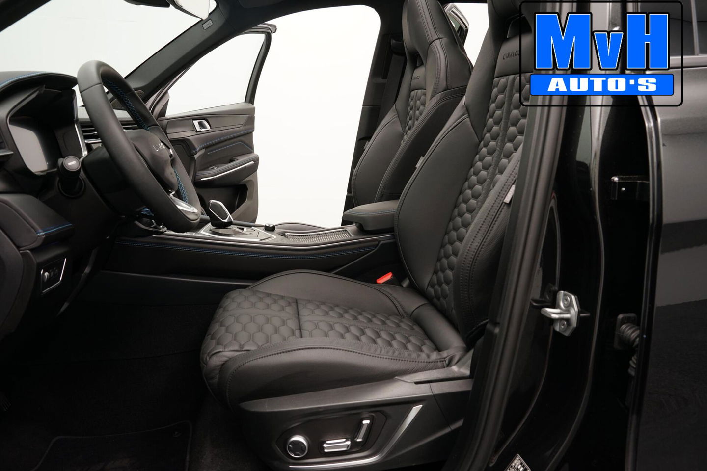 Lynk & Co 01 1.5 Hybride|LEER|FULL BLACK XL|ZWARTE.HEMEL|NAP