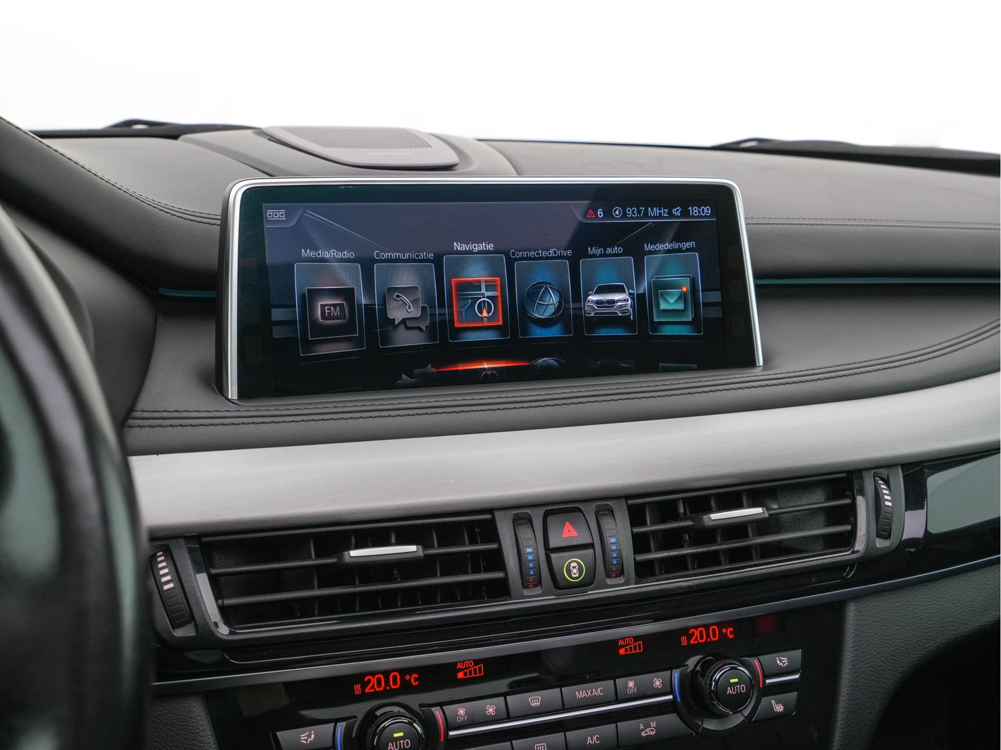 BMW X5 M50d M-Aerodinamica Aut. *PANO | HEAD-UP | LUXURY-LEATHER | ADAPTIVE-CRUISE | SOFT-CLOSE | BANG&OLUFSEN | TOP-VIEW | BLINDSPOT | NIGHT-VISION | MEMORY-PACK | DIGI-COCKPIT | HEATED-COMFORTSEATS | NAVI-FULLMAP |