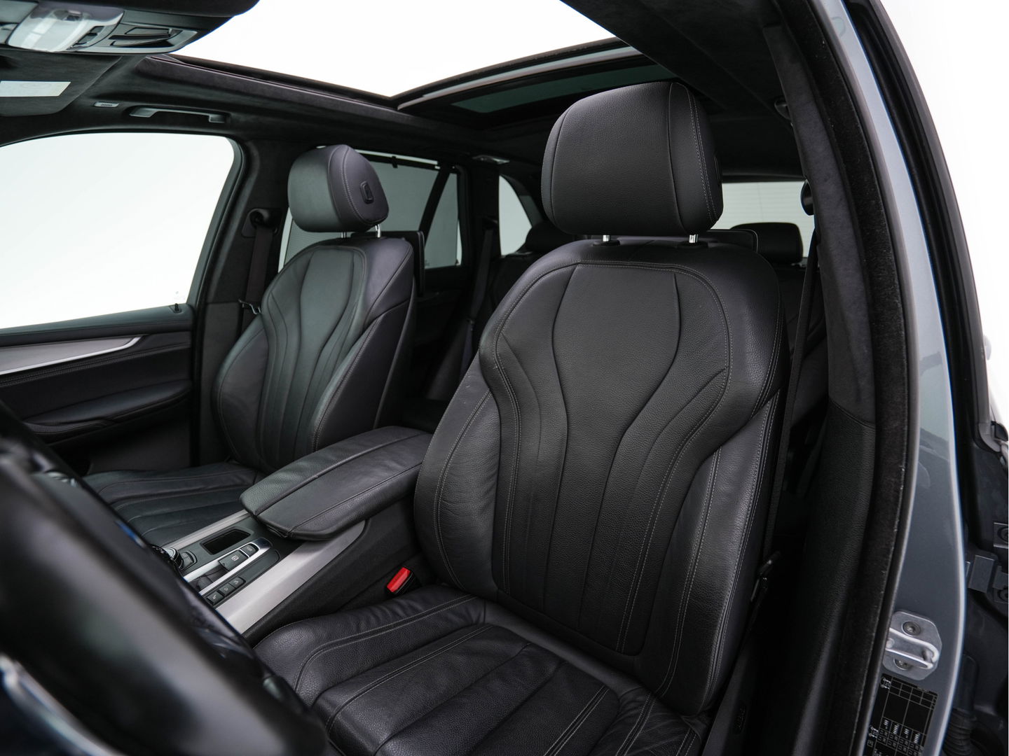 BMW X5 M50d M-Aerodinamica Aut. *PANO | HEAD-UP | LUXURY-LEATHER | ADAPTIVE-CRUISE | SOFT-CLOSE | BANG&OLUFSEN | TOP-VIEW | BLINDSPOT | NIGHT-VISION | MEMORY-PACK | DIGI-COCKPIT | HEATED-COMFORTSEATS | NAVI-FULLMAP |