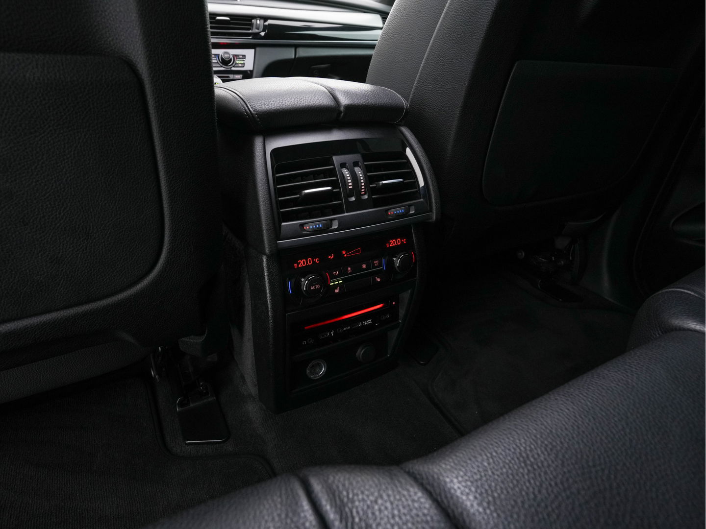 BMW X5 M50d M-Aerodinamica Aut. *PANO | HEAD-UP | LUXURY-LEATHER | ADAPTIVE-CRUISE | SOFT-CLOSE | BANG&OLUFSEN | TOP-VIEW | BLINDSPOT | NIGHT-VISION | MEMORY-PACK | DIGI-COCKPIT | HEATED-COMFORTSEATS | NAVI-FULLMAP |