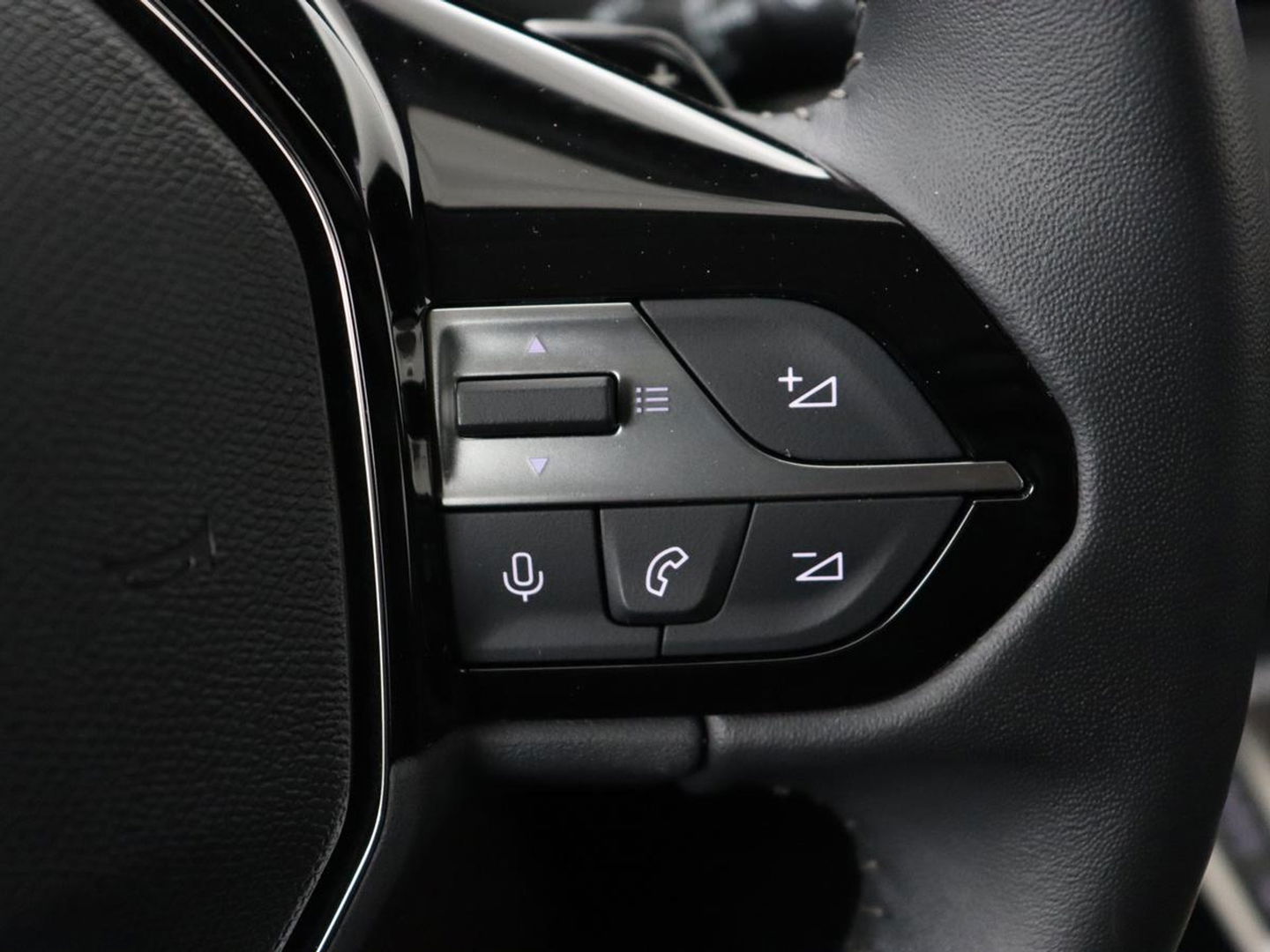 Peugeot 308 1.6 PHEV Active Pack Business | Stoelverwarming | Half leder | Sportstoelen | Carplay | Parkeerhulp | Full LED | Climate control | Bluetooth | Cruise control | Plug In