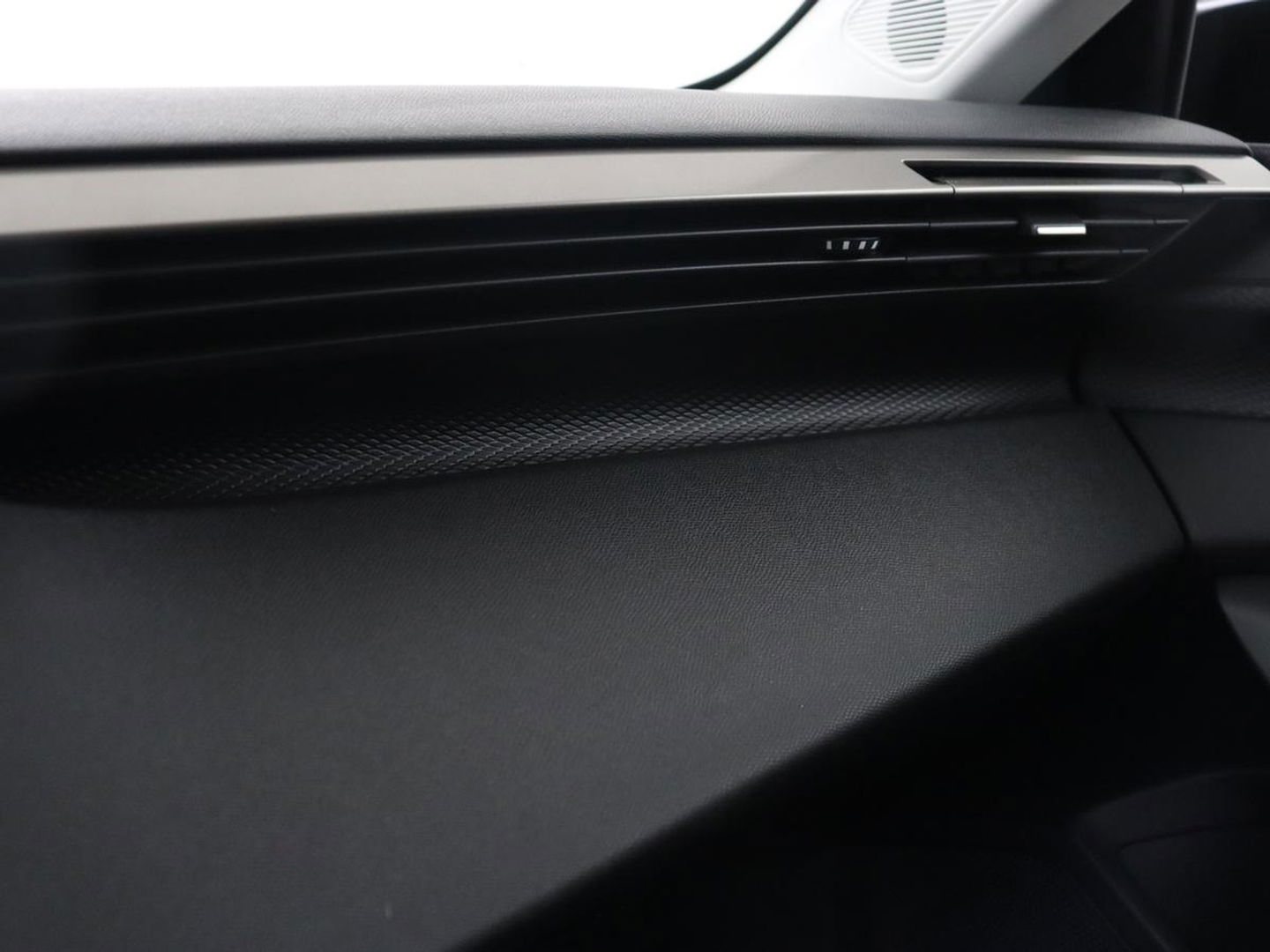 Peugeot 308 1.6 PHEV Active Pack Business | Stoelverwarming | Half leder | Sportstoelen | Carplay | Parkeerhulp | Full LED | Climate control | Bluetooth | Cruise control | Plug In